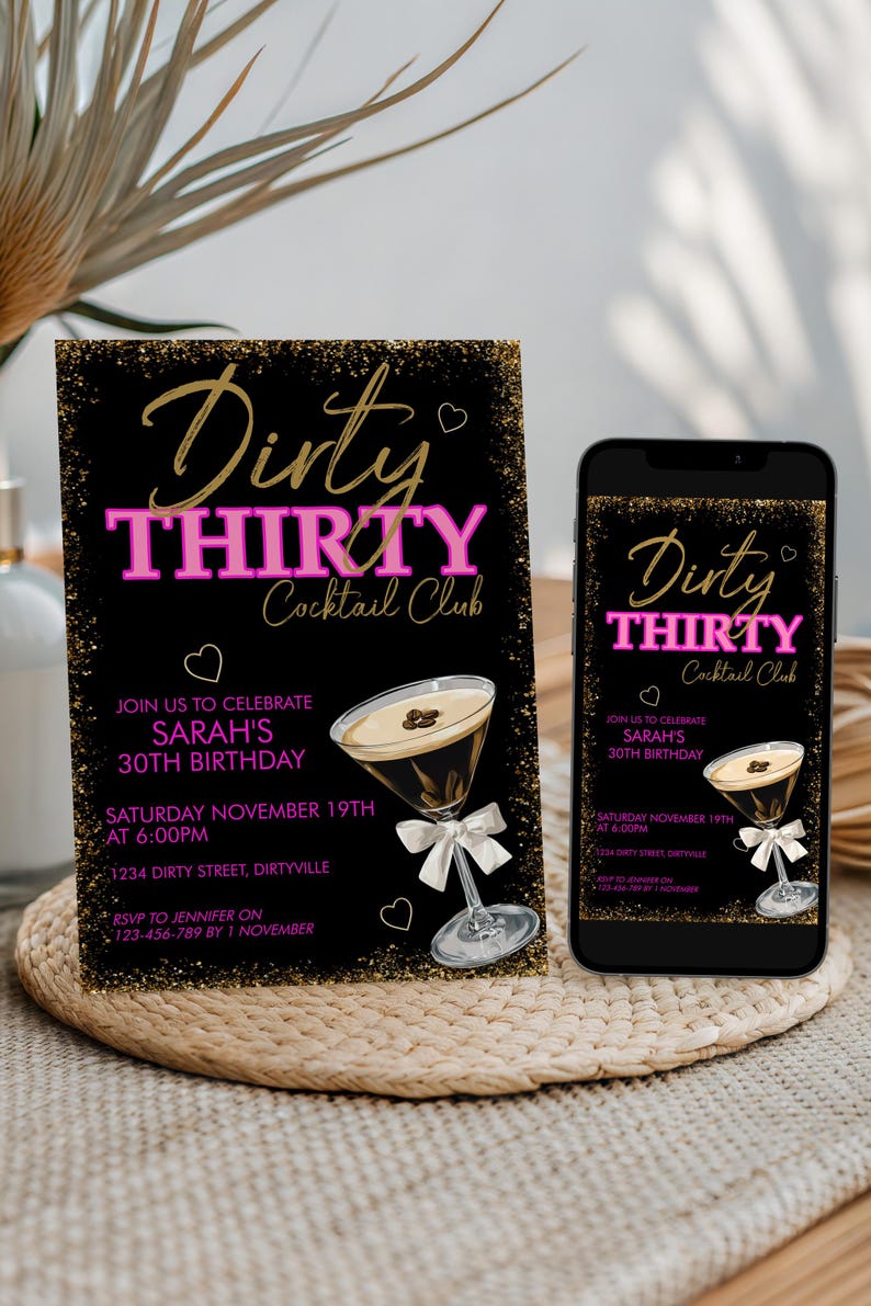Peut inclure: Une carte d'invitation d'anniversaire noire et un &eacute;cran de smartphone affichant le m&ecirc;me design. Le texte indique Dirty THIRTY Cocktail Club, Sarah's 30th Birthday, Saturday November 19th at 6:00PM, 1234 Dirty Street, Dirtyville, RSVP to Jennifer.