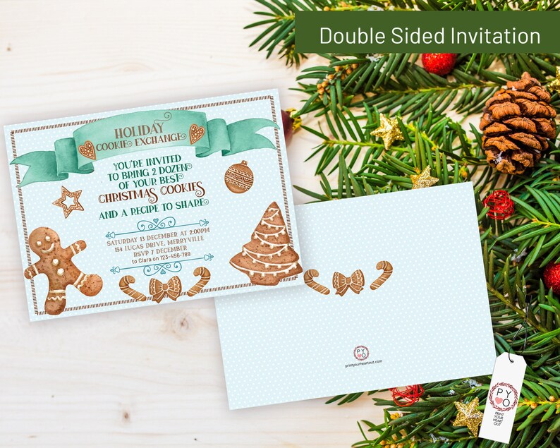 Pu&ograve; includere: Un invito fronte-retro per un Holiday Cookie Exchange. Il fronte presenta uno sfondo azzurro con illustrazioni di biscotti di pan di zenzero e testo. Il retro ha un motivo a pois azzurri con illustrazioni di biscotti.