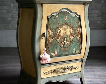 SOLD OUT***French Bombay Style Table/Vintage/Nightstand/ Night Table/End Table