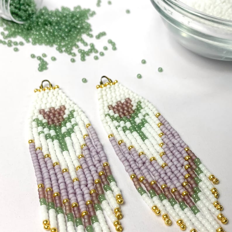 Boucles d'oreilles en perles et franges motif Charlotte PDF Fleur folklorique image 2