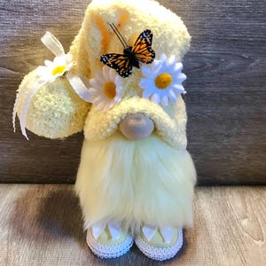 Daisy Butterfly Gnome: Light Lemon Summer Tiered Tray Decor
