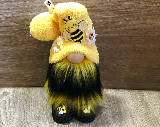 Bumblebee Gnome With White Daisies | Bumble Bee Gnome Shoes | Gnome ...