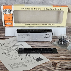 HO Scale ConCor Boxcar Kit: Pacific Southwest Gold River Gambling Hall