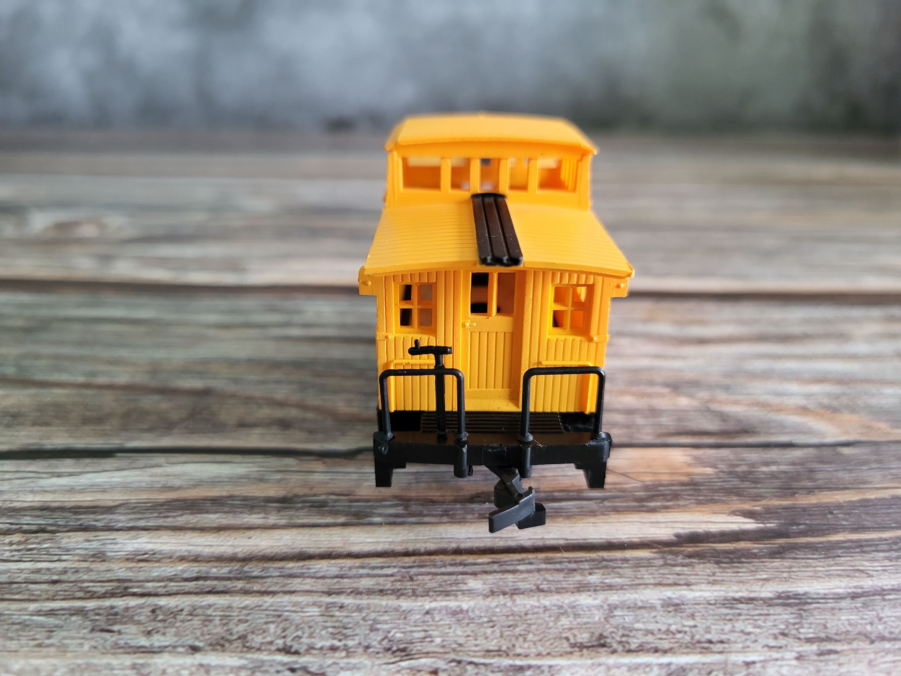 Bachmann Trains HO Scale Bobber Caboose – Lehigh Valley, Brown, Silver Series
