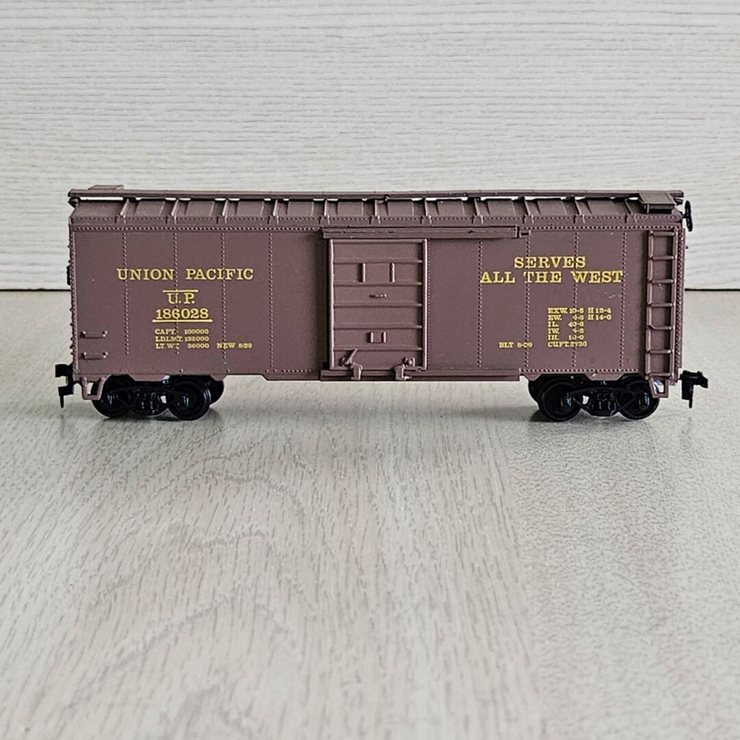 HO Scale Union Pacific Boxcar 186028 Metal Bottom Vintage Brown Freight