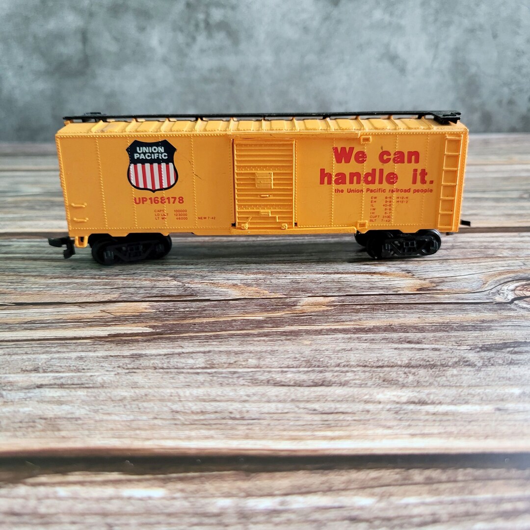 HO Scale Union Pacific 41' Steel Boxcar Yellow Bachmann Etsy