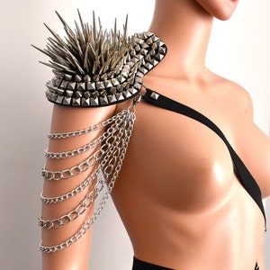 One Shoulder Epaulette,Spiked Shoulder Jewelry,Gothic Epaulette,Chained Epaulette,Punky Soulder Jewelry,Gothic Outfits,Man Soulder Epaulette