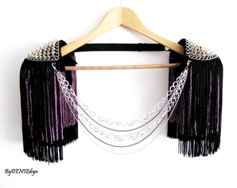 Charretera con borlas fucsia: traje de festival con pinchos plateados