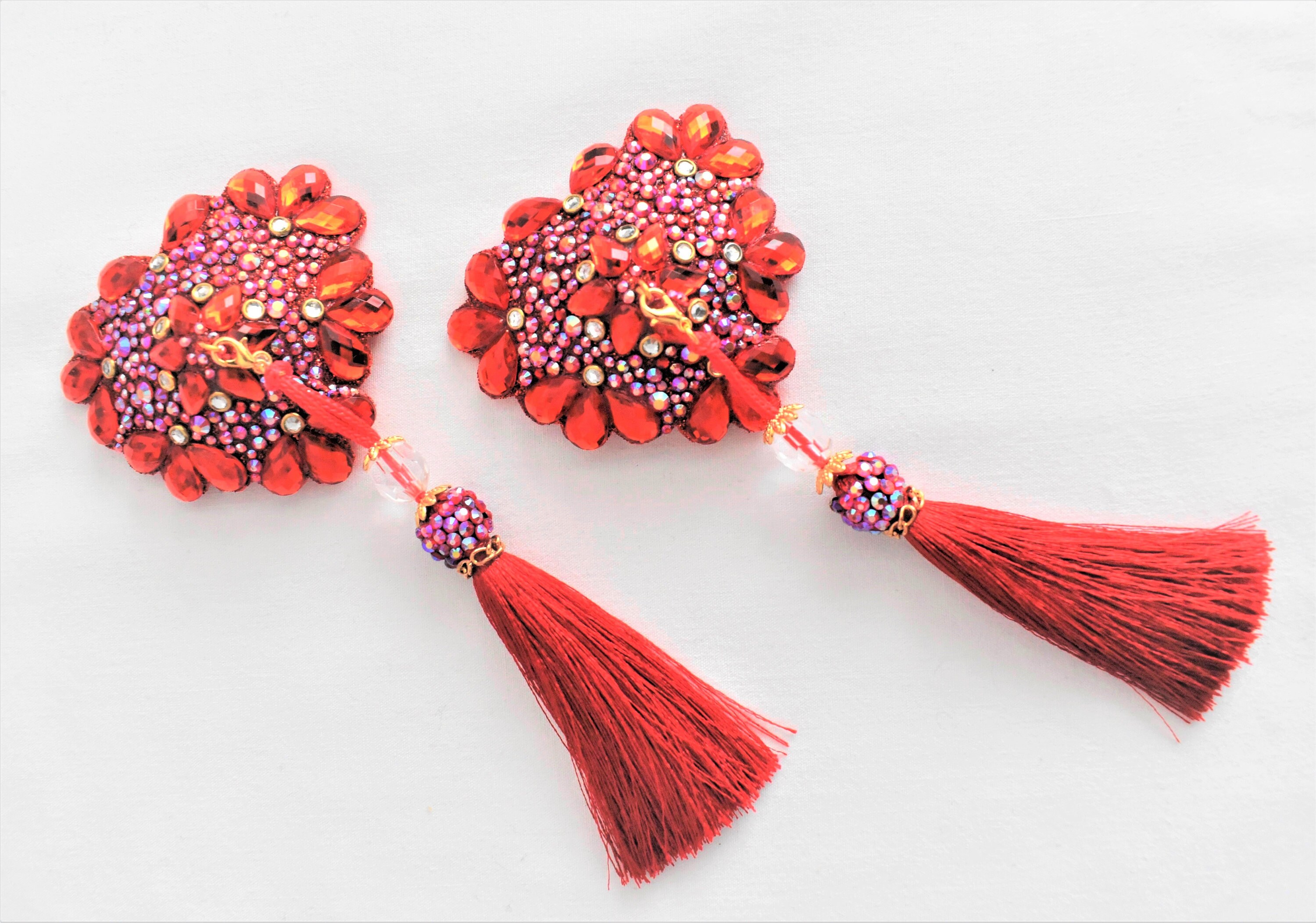 Cache-tétons Adhésifs Réutilisables - 4 Paires En Silicone (cœur Avec Pompon) | Noir, Rose, Rouge, Doré