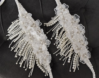 Een paar parel bruids epauletten, gebroken witte trouwjurk epauletten, gebroken witte bruids schouder sieraden, bruids sieraden, parel omzoomde kanten epaulet