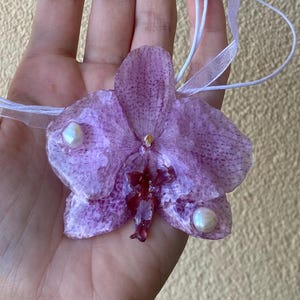 Echte handgemachte Orchideen-Halskette mit Perlen
