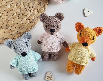 Niestandardowe dzianinowe pluszowe zabawki w kształcie króliczka, misia, wilka i lisa. Pierwszy raz w życiu. Dzianinowe ubranka z imieniem. Prezent na baby shower dla noworodka. Małe pluszowe zabawki.