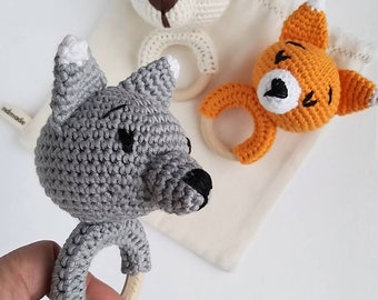 Gehäkelte Babyrassel Wolf, Fuchs, Bär, Strick-Stofftiere Waldtiere, Geschenkidee für Kleinkinder, Weihnachtsgeschenk für Babys