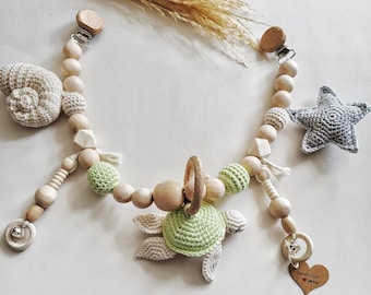Kosz prezentowy dla nowej mamy, łańcuch do wózka morskiego, girlanda do wózka, drewniana zabawka mobilna do wózka, prezent na baby shower, szydełkowa muszla żółwia morskiego, rozgwiazda