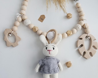 Łańcuch do wózka, girlanda do wózka dla mamy, kosz prezentowy, drewniana zabawka do wózka, prezent na baby shower, szydełkowy wilk, lis, niedźwiedź, króliczek, zwierzęta z drewna