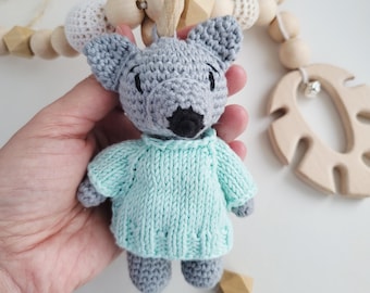 Łańcuch do wózka, girlanda do wózka dla mamy, kosz prezentowy, drewniana zabawka do wózka, prezent na baby shower, szydełkowy wilk, lis, niedźwiedź, króliczek, zwierzęta z drewna