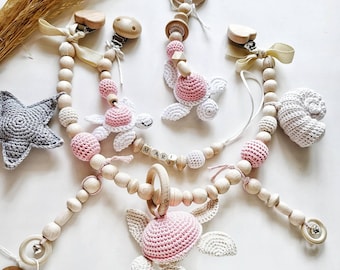 Łańcuch do wózka dziecięcego, girlanda do wózka dla mamy, kosz prezentowy, drewniana zabawka do wózka, prezent na baby shower, szydełkowa muszla żółwia morskiego, rozgwiazda