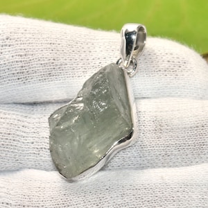 Raw Aquamarine Pendant, Natural Rough Aquamarine Necklace, Raw Crystal Stone Charm, 925 Silver Pendant, Raw stone Charm Pendant Necklace