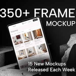 Può includere: Uno schermo di tablet che mostra un sito web con il testo "Photoshop" e una griglia di immagini di diverse cornici. Il testo "350+ FRAME MOCKUP" è visualizzato sopra il tablet. Il testo "15 New Mockups Released Each Week" è visualizzato sotto il tablet.