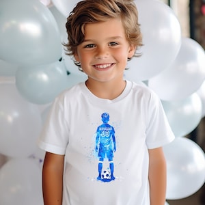 Personalisierte Geburtstagszahlen T-Shirt Männliche Fußball Silhouette - andere T-Shirt Farben erhältlich