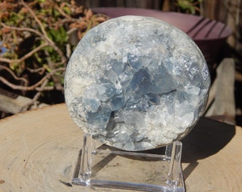 Géode sphérique en cristal célestite : pierre de guérison pour les chakras, décoration d'intérieur (4,5 po. l, 3,54 livres)