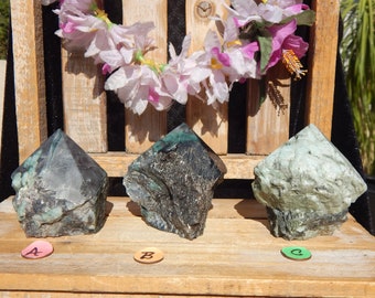 EMERALD CRYSTAL Rough Gemstone Of Successful LOVE – Chakras Heart Healing Patience And Love Abundance Stone