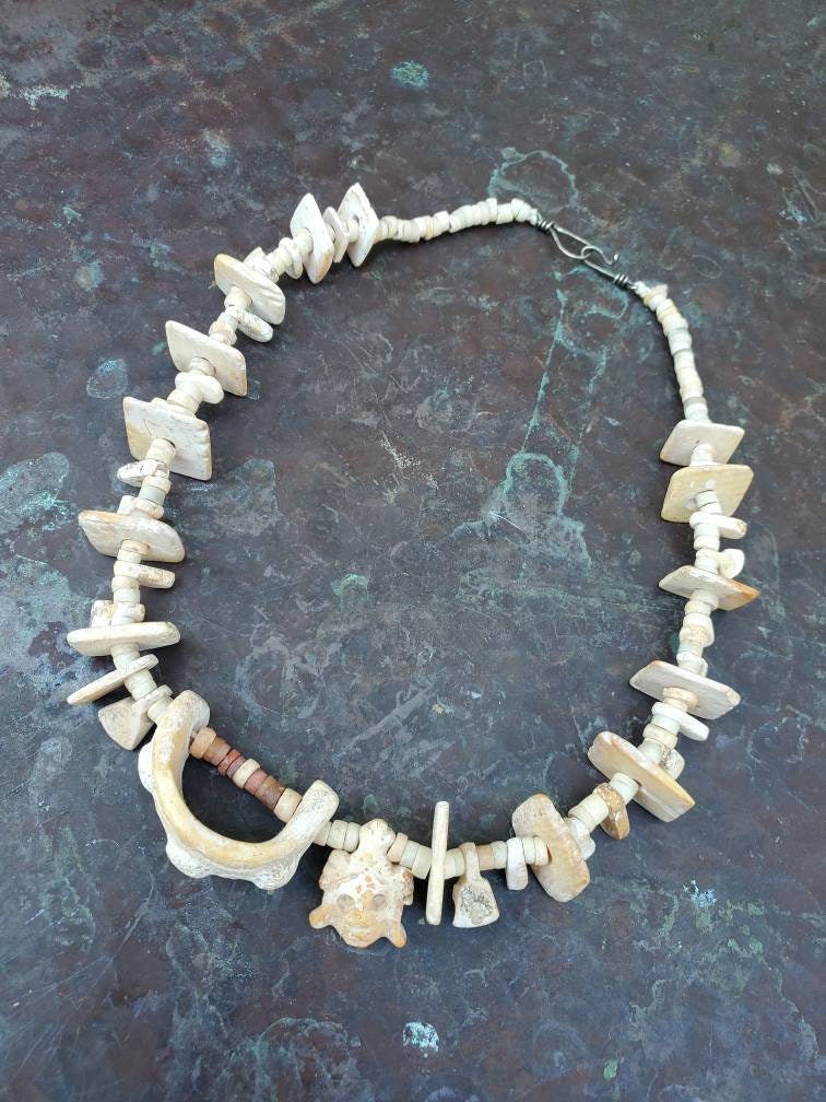 Pre-columbian Colima Spondylus Shell Mask, Tooth Beads, Atlatl