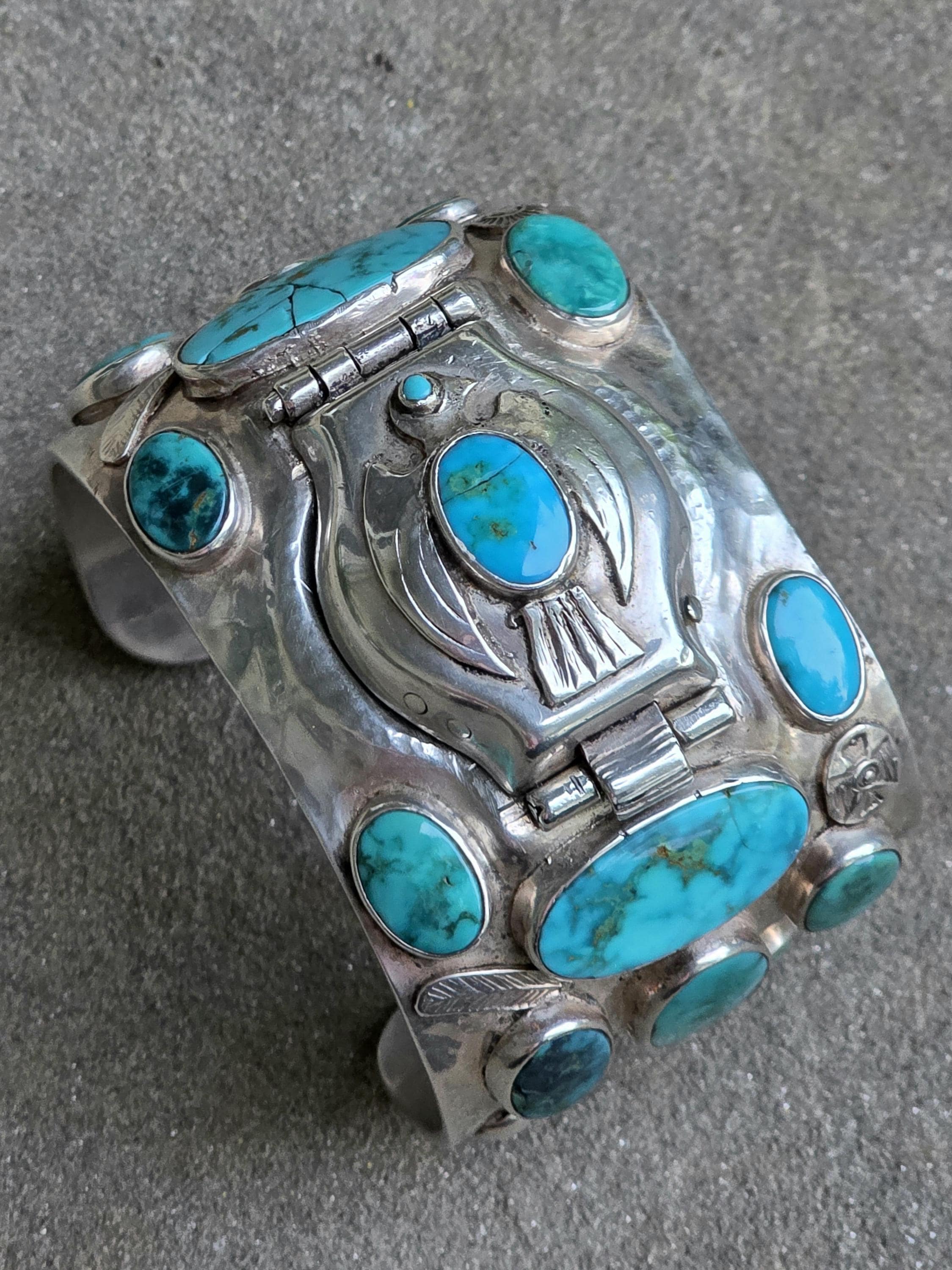 Navajo Silversmith Fred Peshlakaiナバホ銀細工師 Fred Peshlakai