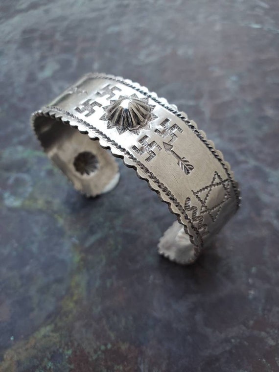 注目のブランド 1930s Silver Navajo Bracelet Ingot Stamped Cuff