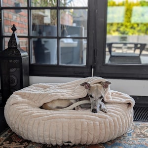 Funda de lujo Flocke, Hyggebed, Cosybed con tapa de piel sintética beige de alta calidad