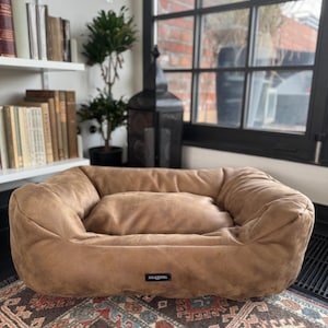 Funda cuadrada para cama de perro, fabricada en piel sintética resistente de color marrón (coñac), compatible con Knuffelwuff.
