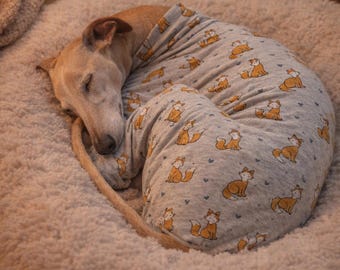 Pijama para perros con cremallera para lebreles con motivo de zorro o ciervo en color beige y gris para Whippets, Galgos y Greyhounds.
