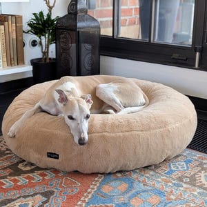 Flocke dog bed cover made of cuddly beige plush