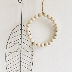 Décoration suspendue en perles de bois Scandi Sass & Belle