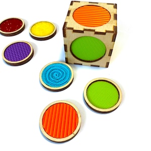 Sensorischer Würfel mit taktilen Karten - Montessori Spielzeug, Anti-Stress, Handaktivität, Spielzeug während des Fütterns, beschäftigtes Kleinkindspielzeug