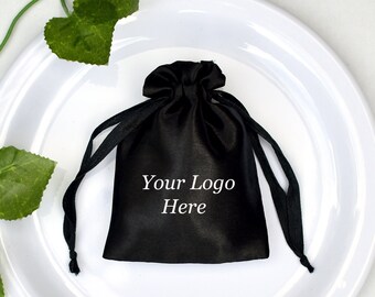 100 personalisiertes Schmuckpaket Beutel mit Logo, Satin Kordelzugtasche, Geldbeutel Hochzeit Geschenk, personalisierter Logodruck, Satin Staubbeutel