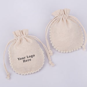 100 Sacos de Favor de Logotipo Personalizado, Bolsa de Embalagem de Jóias de Algodão Natural com Cordão, Sacos de Festa de Presente de Madrinha