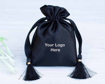 Pochette en satin noir avec cordon de serrage, Logo personnalisé imprimé, Pochette pour cadeaux de mariage
