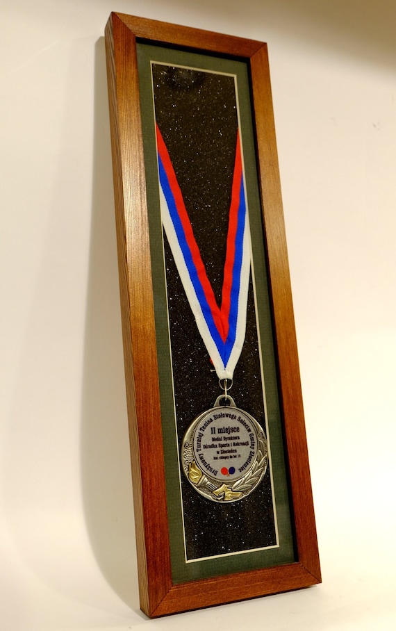Cadre en bois pour accrocher une médaille de sport ou un autre