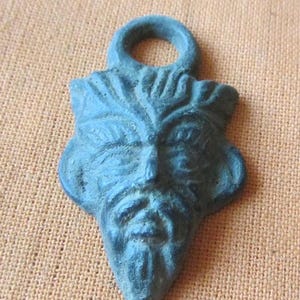 230. Bronshänge i vikingastil.