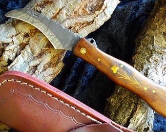 Coltello per funghi Coltello per funghi Coltello per funghi fatto a mano in acciaio damasco con manico in legno e intarsio a forma di fiore con sacchetto (Rp1D