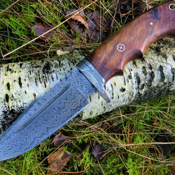 Noble hunting knife with Damascus steel blade and wooden handle, elaborately crafted leather sheath - Damascus knife outdoor knife (FH02) RUST-FREE