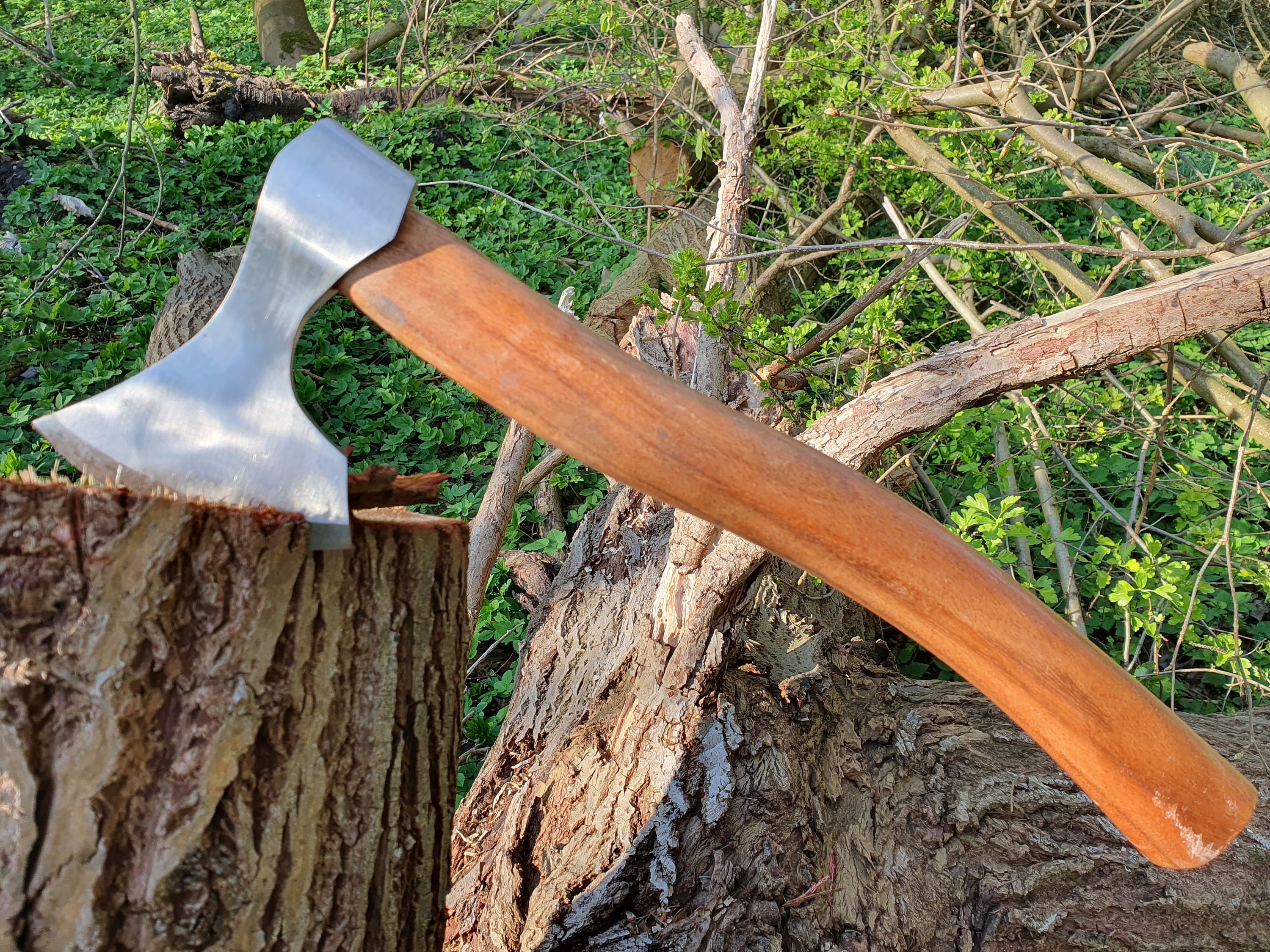 Mittelalterliche Wurfaxt Aus Karbonstahl – Handgefertigt, 33 Cm Mit Holzgriff