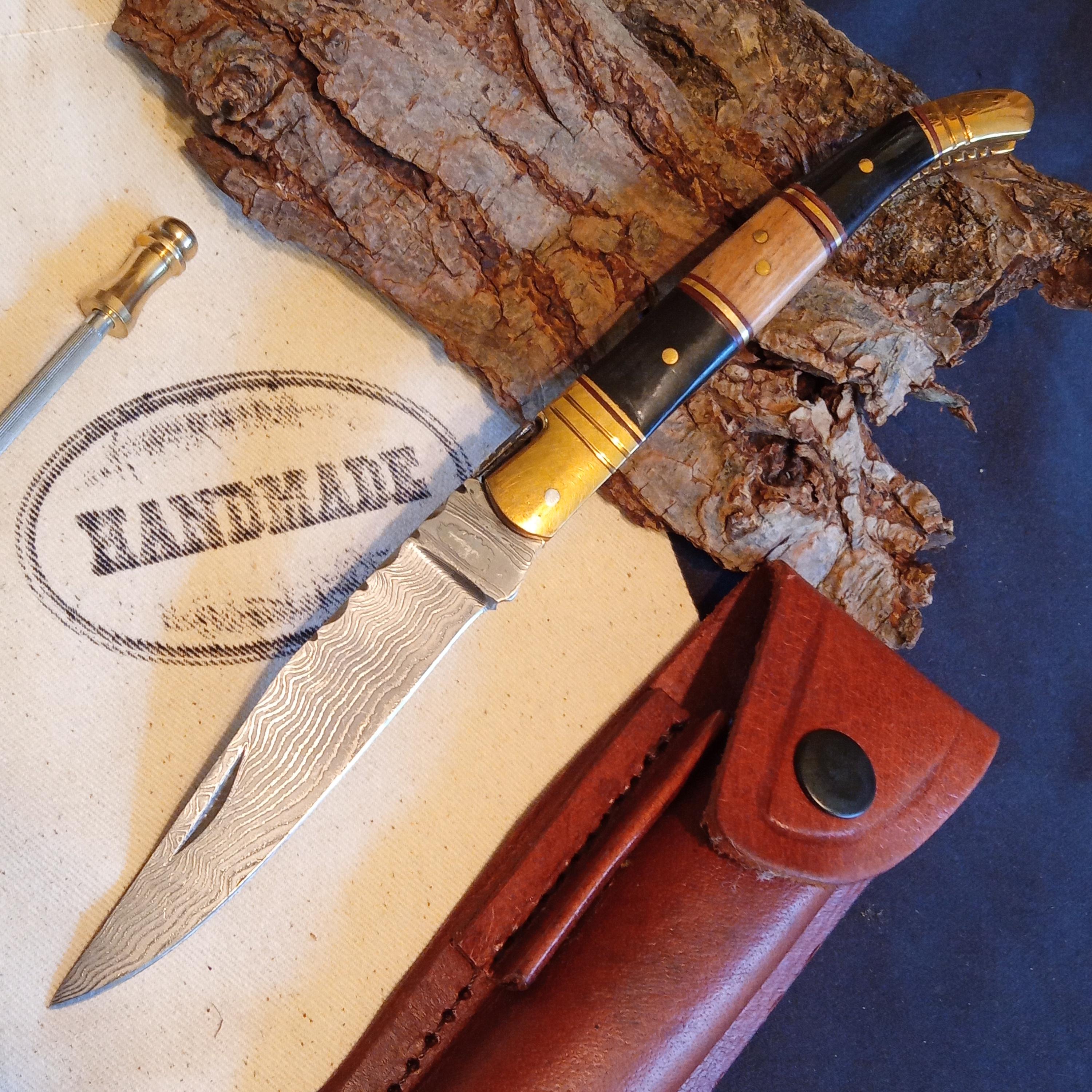 Coltello A Serramanico Damascato Fatto A Mano – MAQSON Modello Caccia Da Outdoor, Marrone
