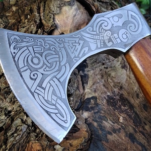 Grande machado viking com cabeça decorada. Runas - Afiadas com proteção de couro - Machado - Machado - Viking - Medieval - Forjadas à mão - (801)