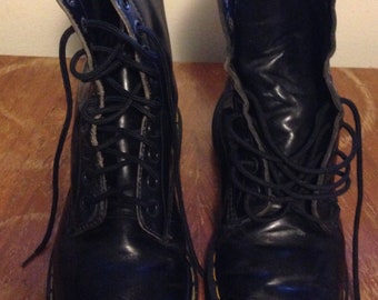 dr marten boots size 9
