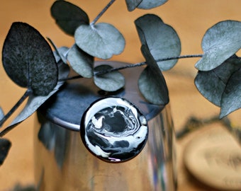 Starker Magnet Herz oder Kreis Schwarz Silber Elfenbeinfarben handbemalt in Pouring Art mit Epoxidharz Versiegelung