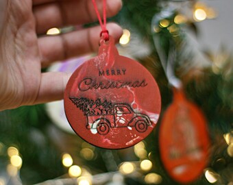 Hand-painted wooden Christmas ball Christmas design with engraving Happy Holidays Christmas tree in truck Christmas tree pendant