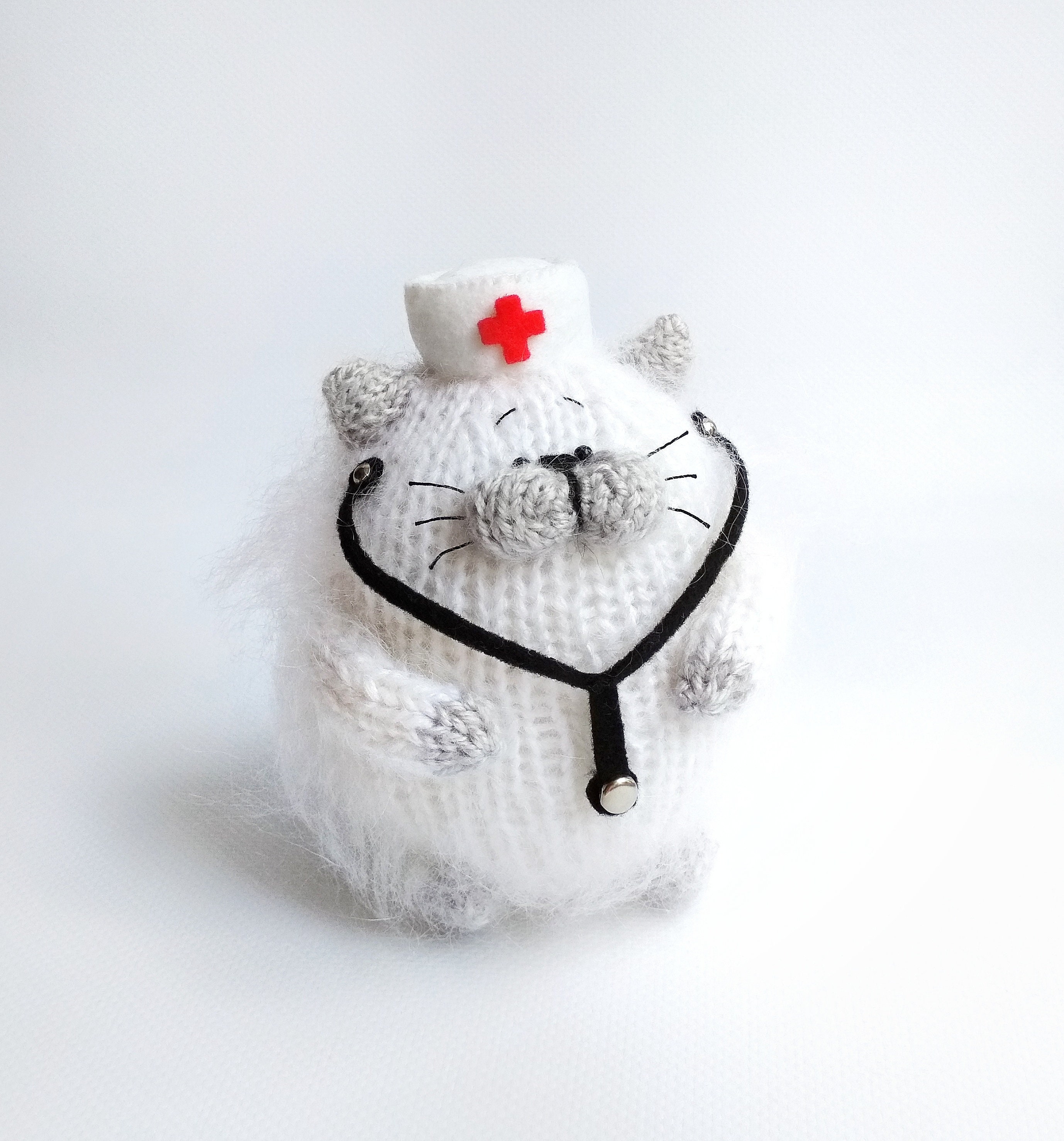 кот новогодний вязаная игрушка. новогодний котик. связать новогодние коты. авторская игрушка светланы перцевой. связать новогодние коты.