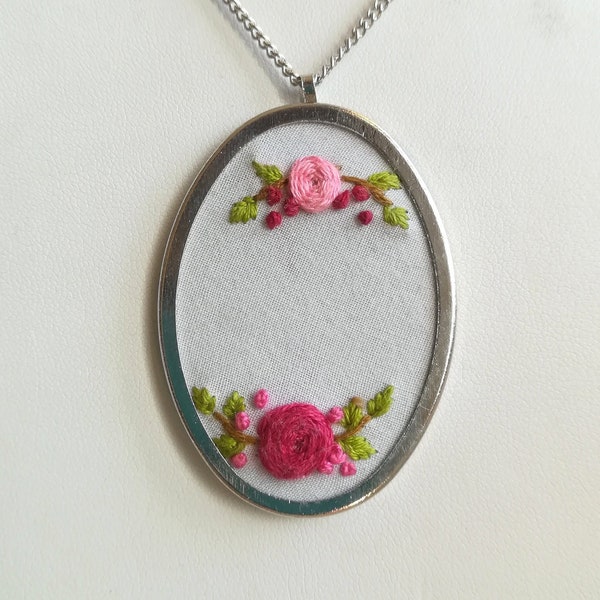 Collier brodé - Duo de Roses